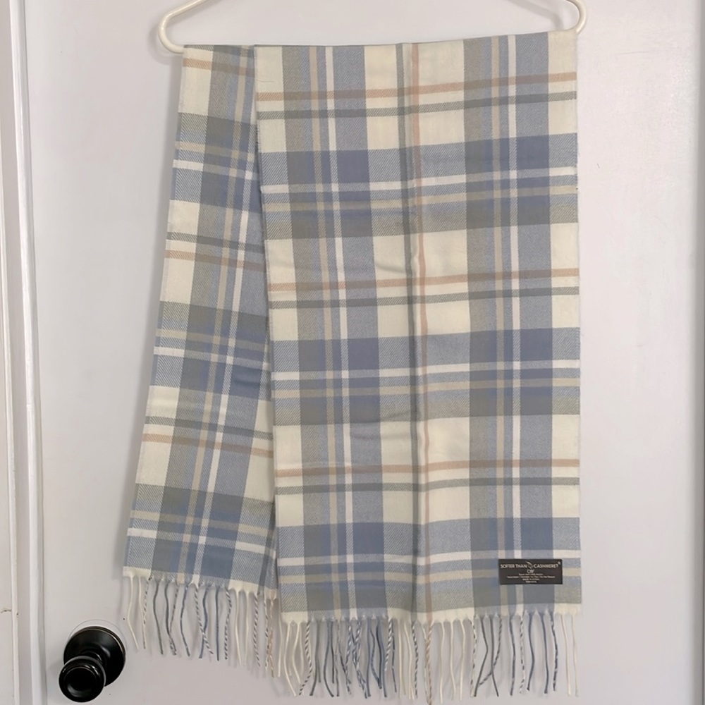 Beautiful New Scarf - D&Y Softer than Cashmere OS